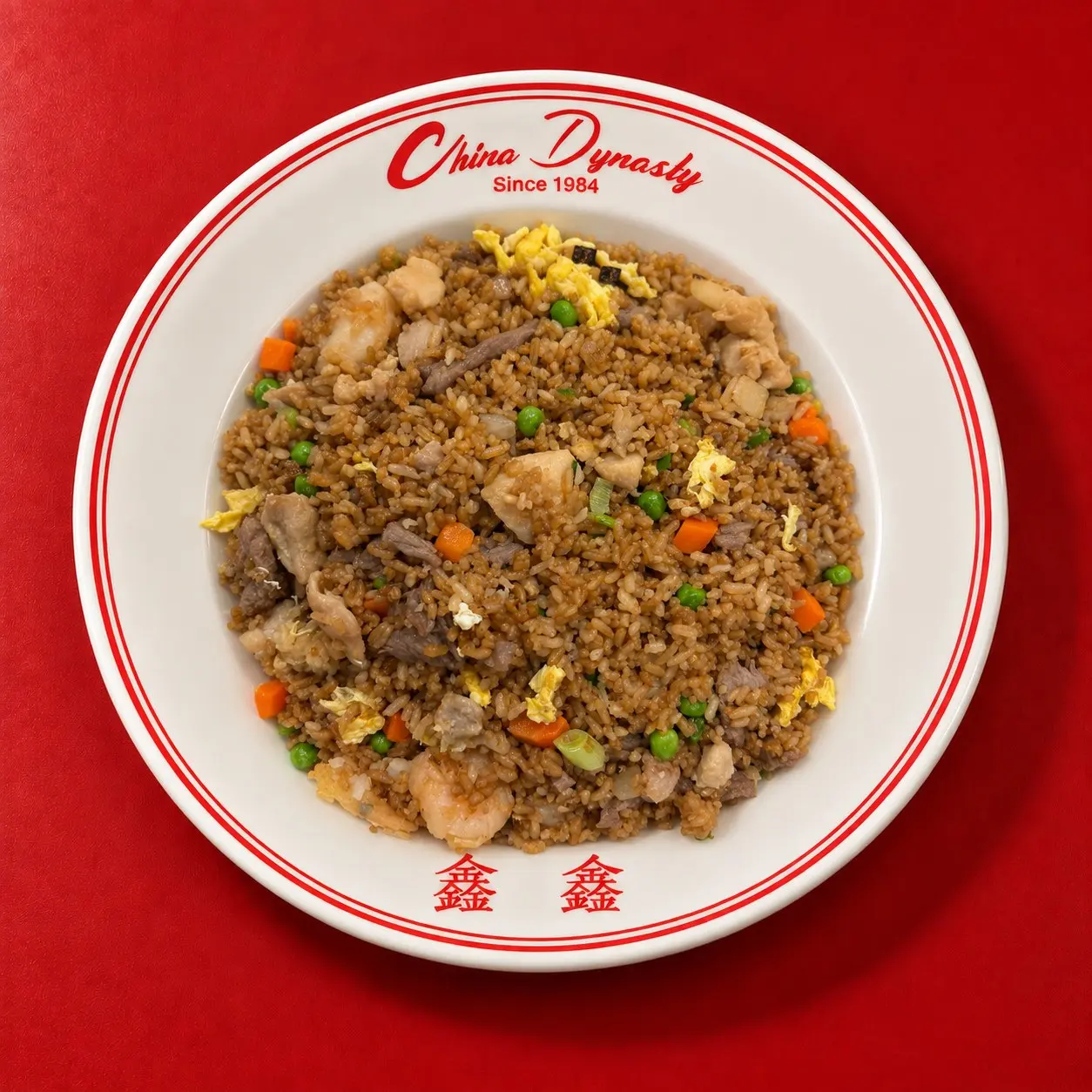 Arroz frito Dynasty con camarón, res y pollo, huevo, chícharos y zanahoria, el arroz frito especial de China Dynasty en Austin